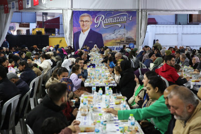Binlerce vatandaş Eyüpsultan'da dev iftar sofrasında buluşuyor
