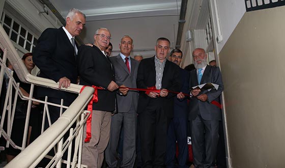 Yenilenen Eyüp Merkez Ortaokulu Açıldı Yenilenen Eyüp Merkez Ortaokulu Açıldı