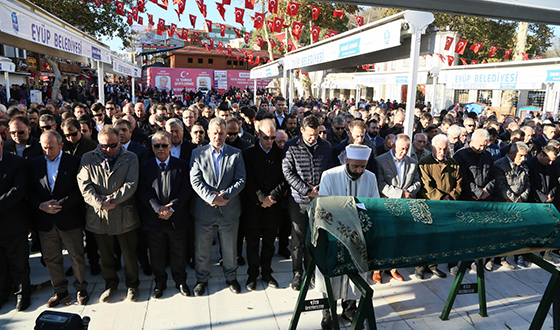 Başkan Aydın, Makbule İnce'nin Cenazesine Katıldı Başkan Aydın, Makbule İnce'nin Cenazesine Katıldı