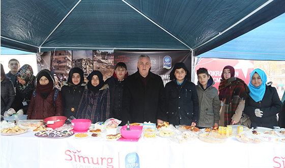 Simurg Öğrencilerinden Halep İçin Yardım Kermesi Simurg Öğrencilerinden Halep İçin Yardım Kermesi