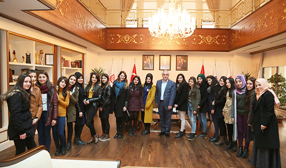 Cizreli Gençler Eyüp Sultan'a Misafir Oldu Cizreli Gençler Eyüp Sultan'a Misafir Oldu