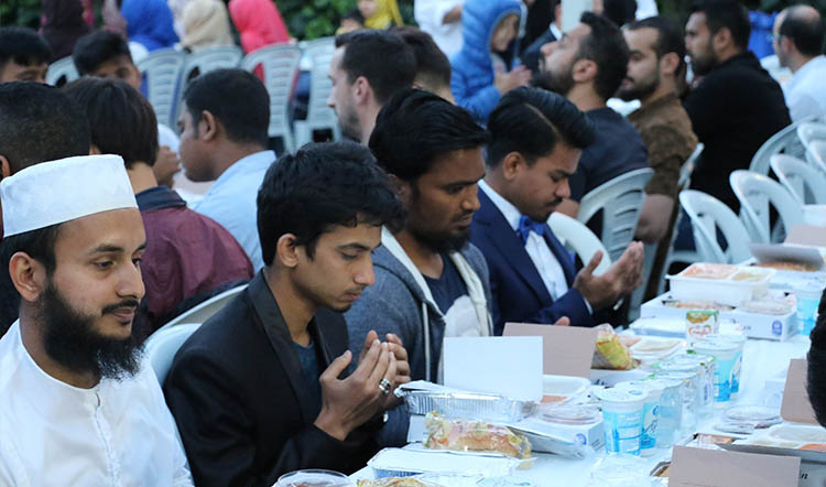 Misafir öğrenciler iftarda buluştu! Misafir öğrenciler iftarda buluştu!