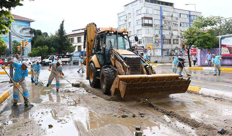 Kuvvetli yağış sonrası çalışmalar başladı Kuvvetli yağış sonrası çalışmalar başladı