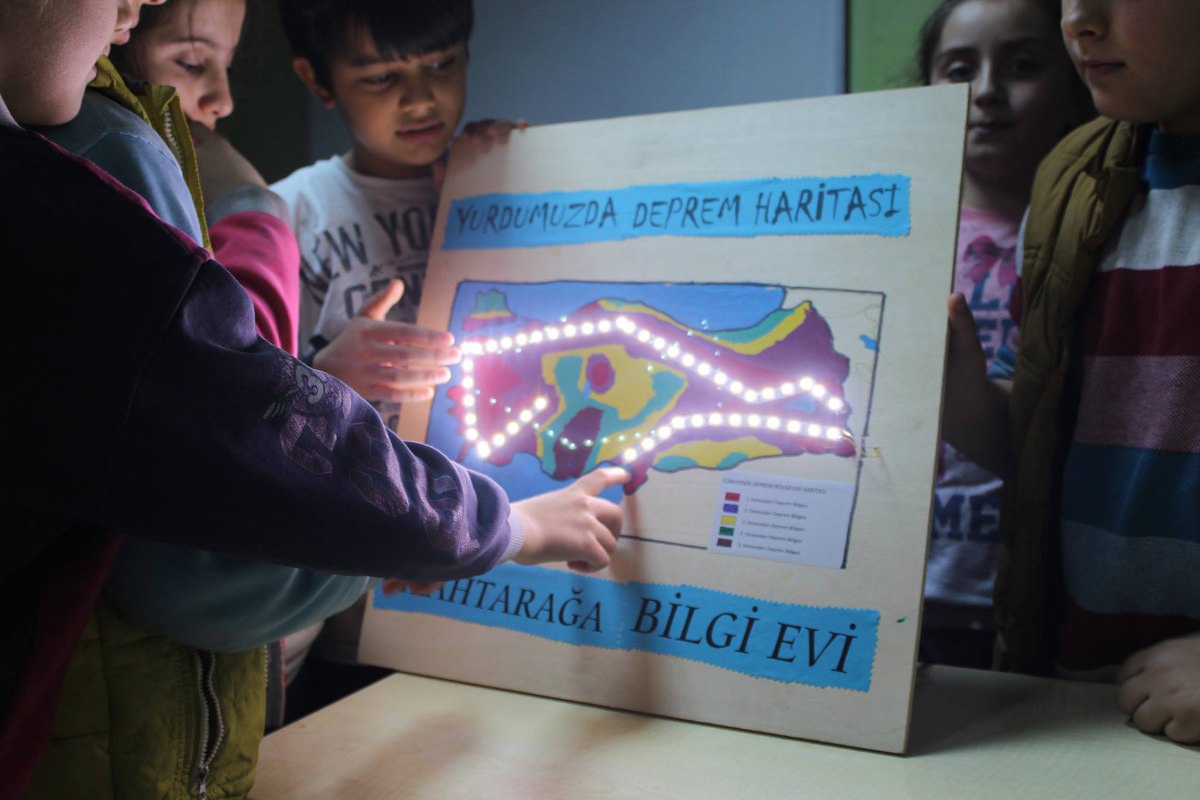 Simurg'lu öğrenciler depreme karşı bilinçleniyor Simurg'lu öğrenciler depreme karşı bilinçleniyor