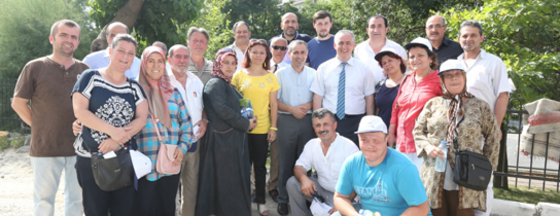 Başkan'dan Esentepe ve Sakaryalılara Fesleğen Başkan'dan Esentepe ve Sakaryalılara Fesleğen