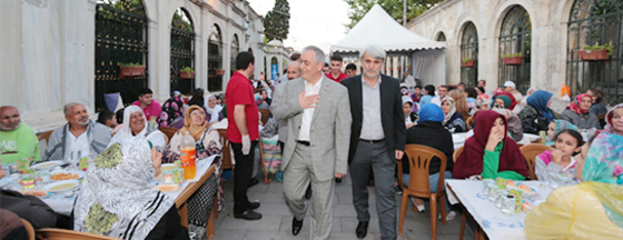 Eyüp Sultan Tarihi Cülus Yolu'nda İftar Keyfi... Eyüp Sultan Tarihi Cülus Yolu'nda İftar Keyfi...