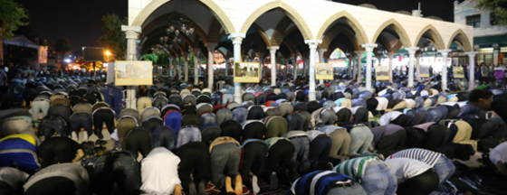 Eyüp Sultan'da Sabah Namazı… Eyüp Sultan'da Sabah Namazı…