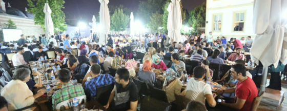 İçişleri Bakanı Sahurda Eyüp Sultan'daydı... İçişleri Bakanı Sahurda Eyüp Sultan'daydı...