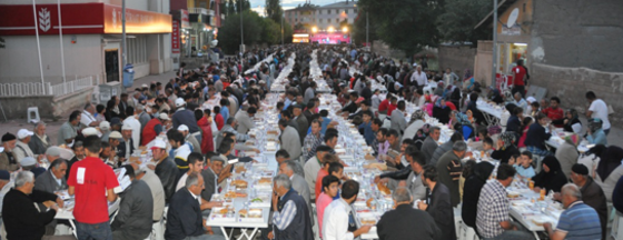 Sivas Hafik'de Eyüp Sultan İftarı... Sivas Hafik'de Eyüp Sultan İftarı...
