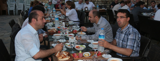Ensar Konağı'nda İftar Yemeği… Ensar Konağı'nda İftar Yemeği…