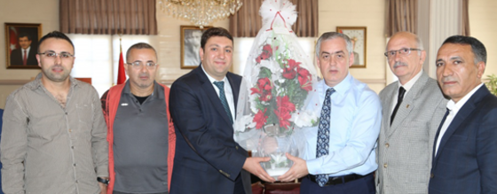 Akşemsettinli Kırtasiyecilerden Teşekkür Ziyareti Akşemsettinli Kırtasiyecilerden Teşekkür Ziyareti