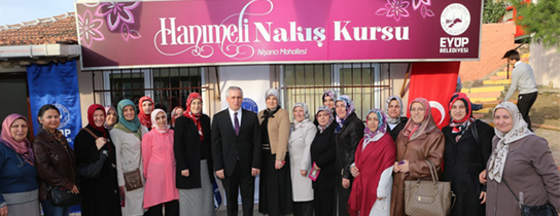 Eyüplü Hanımlara “Hanımeli Nakış Kursu” Eyüplü Hanımlara “Hanımeli Nakış Kursu”