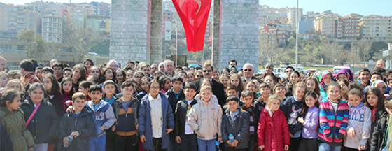 Bakan Güllüce'yi Duygulandıran Canlandırma Bakan Güllüce'yi Duygulandıran Canlandırma