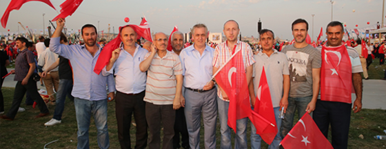 YENİKAPI'DA “MİLYONLARCA NEFES, TERÖRE KARŞI TEK SES” OLDU YENİKAPI'DA “MİLYONLARCA NEFES, TERÖRE KARŞI TEK SES” OLDU