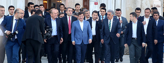 Başbakan Sabah Namazında Eyüp'teydi Başbakan Sabah Namazında Eyüp'teydi