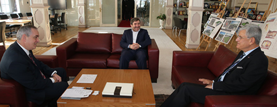 Bakan Bozkır'dan Başkan Aydın'a Ziyaret Bakan Bozkır'dan Başkan Aydın'a Ziyaret