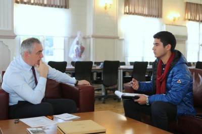 Tüm Okulun Sorunlarını Tek Başına İlettİ… Tüm Okulun Sorunlarını Tek Başına İlettİ…