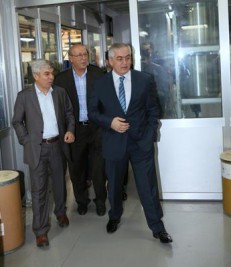 Hayırsever Kozmetikçiye Ziyaret Hayırsever Kozmetikçiye Ziyaret