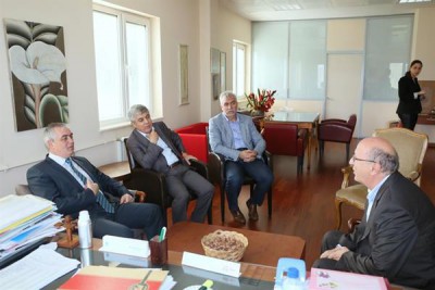 Hayırsever Kozmetikçiye Ziyaret Hayırsever Kozmetikçiye Ziyaret