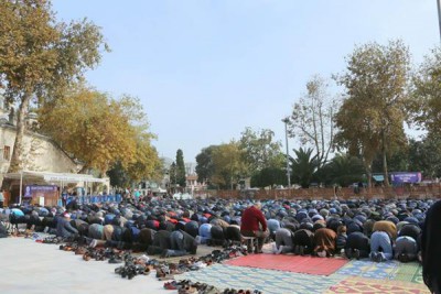 Eyüp Sultan'da Aşure Dağıtıldı... Eyüp Sultan'da Aşure Dağıtıldı...