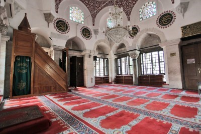 Saçlı Abdülkadir Camii