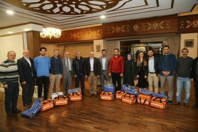 Başkan Remzi Aydın'dan 8 sağlık personeline tam teşekküllü ilk yardım seti