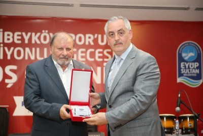 Alibeyköyspor şampiyonluğunu kutladı