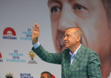 Cumhurbaşkanı Erdoğan, mitinglerini Eyüpsultan'da noktaladı