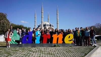 Çok okuyan mı çok gezen mi bilir? SİMURG ikisini de öğretiyor