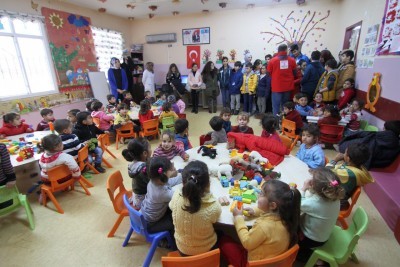Eyüpsultan Çocuk Meclisi'nden mülteci kardeşlerine yardım eli