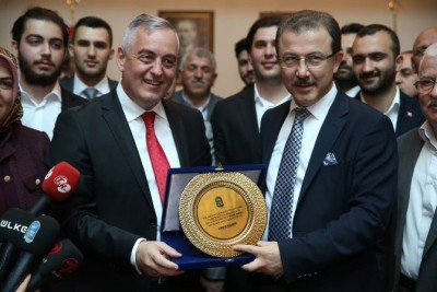 Deniz Köken, Belediye Başkanlığı görevini devraldı Deniz Köken, Belediye Başkanlığı görevini devraldı