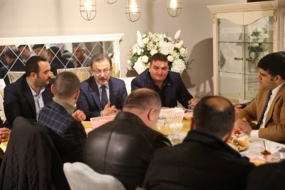 Deniz Köken, Cengiz Topel Caddesi esnafıyla buluştu Deniz Köken, Cengiz Topel Caddesi esnafıyla buluştu