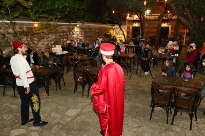Caferpaşa Medresesi'nde Orta Oyunu Caferpaşa Medresesi'nde Orta Oyunu