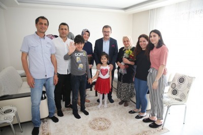 Başkan Deniz Köken, Anneler Gününde şehit ailelerini unutmadı Başkan Deniz Köken, Anneler Gününde şehit ailelerini unutmadı