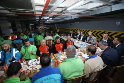 Başkan Köken, temizlik personeliyle sahur yaptı Başkan Köken, temizlik personeliyle sahur yaptı