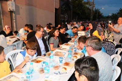 Çırçır Mahallesindeki açık hava iftarına büyük ilgi