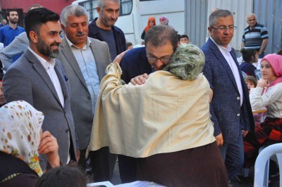 Pirinççi Mahallesi sakinleri Dev Gönül sofrasında buluştu Pirinççi Mahallesi sakinleri Dev Gönül sofrasında buluştu