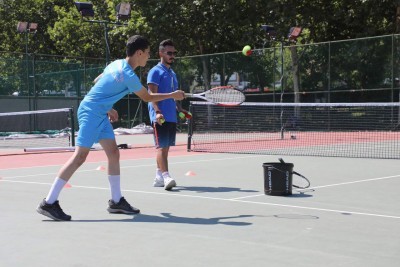 Geleceğin tenisçileri Yaz Spor Okullarında yetişiyor Geleceğin tenisçileri Yaz Spor Okullarında yetişiyor