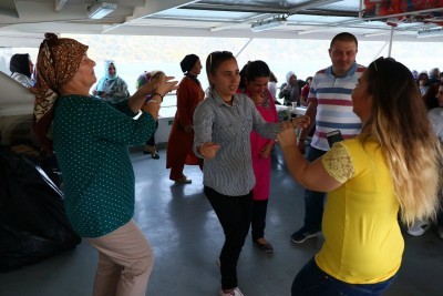 Engelliler Boğaz turunda doyasıya eğlendi Engelliler Boğaz turunda doyasıya eğlendi