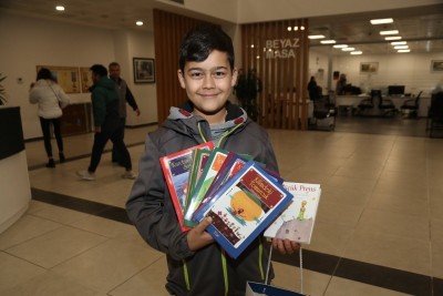 Eyüpsultan Belediyesi çocuklara kitap hediye ediyor