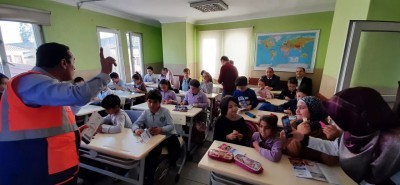 “Tedbir Al! Hayatta Kal!” “Tedbir Al! Hayatta Kal!”