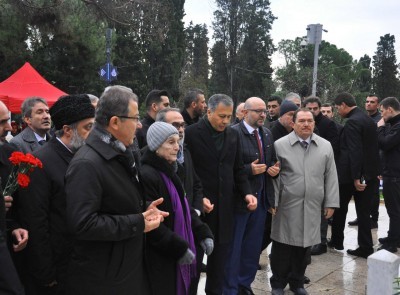 İstiklal Marşı Şairimiz Mehmet Akif Ersoy kabri başında anıldı İstiklal Marşı Şairimiz Mehmet Akif Ersoy kabri başında anıldı
