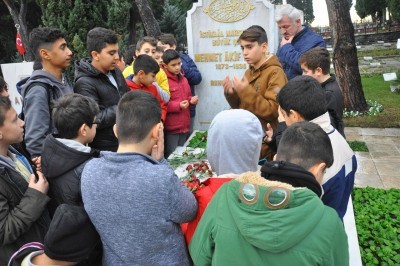 İstiklal Marşı Şairimiz Mehmet Akif Ersoy kabri başında anıldı İstiklal Marşı Şairimiz Mehmet Akif Ersoy kabri başında anıldı