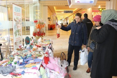 Yeni yıl kermesi yoğun ilgi gördü Yeni yıl kermesi yoğun ilgi gördü