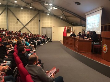 Gençlik Merkezi öğrencileri Galatasaray Üniversitesi'ni ziyaret etti Gençlik Merkezi öğrencileri Galatasaray Üniversitesi'ni ziyaret etti