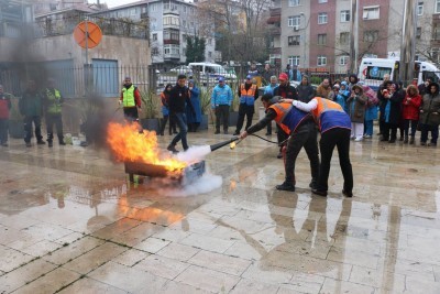 Eyüpsultan Belediyesi'nde “Acil Durum Tahliye Tatbikatı” yapıldı Eyüpsultan Belediyesi'nde “Acil Durum Tahliye Tatbikatı” yapıldı
