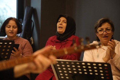 Eyüpsultanlı kadınlardan bağlama kurslarına büyük ilgi Eyüpsultanlı kadınlardan bağlama kurslarına büyük ilgi