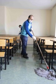 Eyüpsultan'da Okullar Dezenfekte Edilip, Kapsamlı Temizlik Yapılıyor Eyüpsultan'da Okullar Dezenfekte Edilip, Kapsamlı Temizlik Yapılıyor