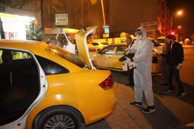 Eyüpsultan'da Taksi Durakları ve Taksiler İlaçlanıyor