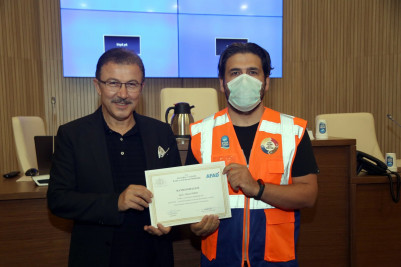 Başkan Deniz Köken ESAY Personeline Sertifikalarını Verdi Başkan Deniz Köken ESAY Personeline Sertifikalarını Verdi